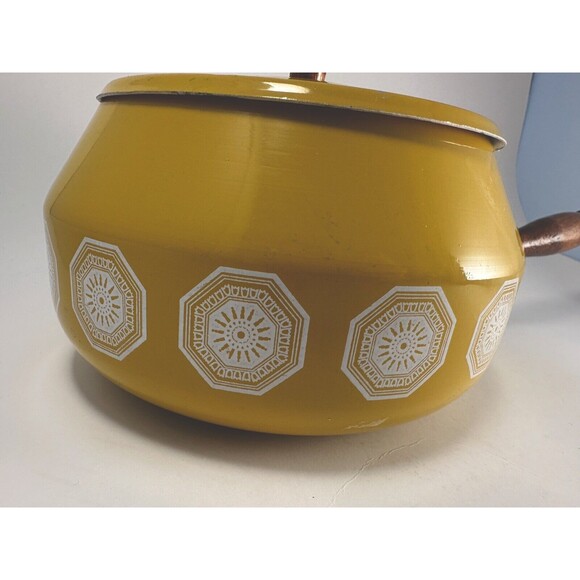 Vintage enamel fondue pot with lid, yellow geometric MCM design, wood handle - Picture 4 of 8